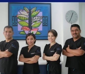 Odontólogos de Sdent en la sala de espera de la clínica